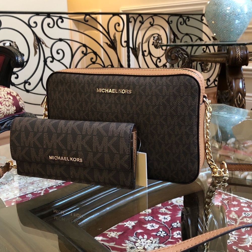 2pcs NWT michael Kors large crossbody&wallet set - Picture 4 of 8